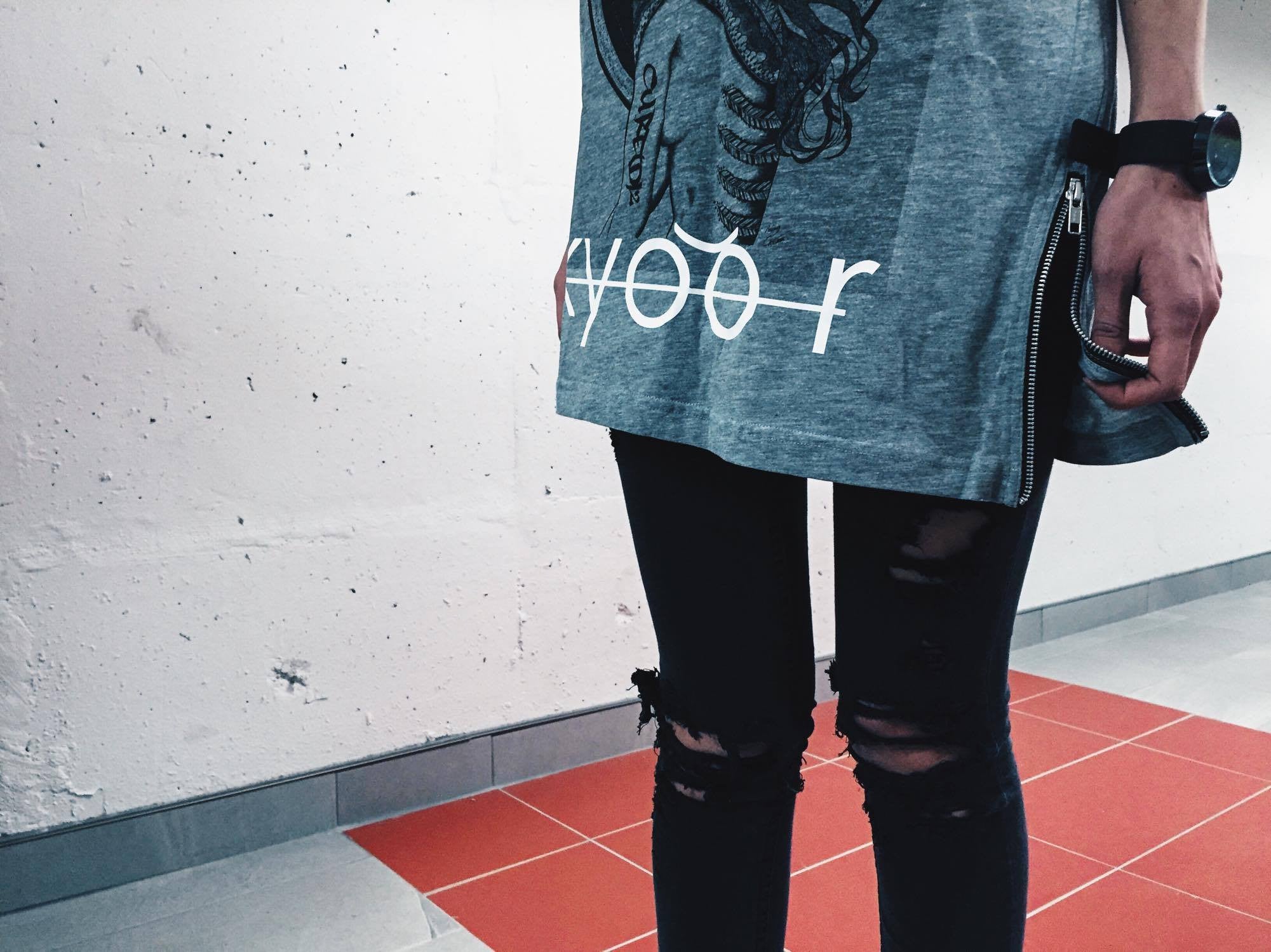 free . bird . long . tee . grey